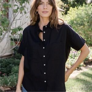 Tradlands Short Sleeve Box Top Black Small NWT